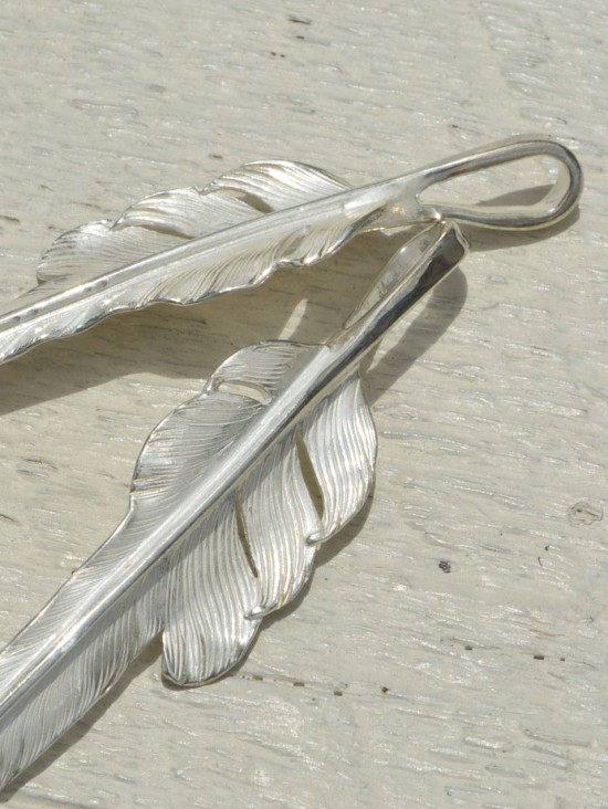 LARRYSMITH】 KAZEKIRI FEATHER PENDANT!! | Northrim Blog LARRYSMITH】 KAZEKIRI FEATHER PENDANT!! | Northrim Blog
