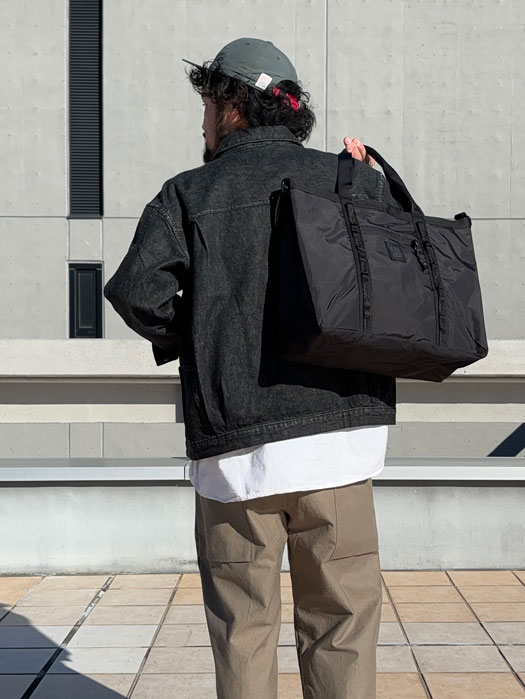 Utility outlet tote bags