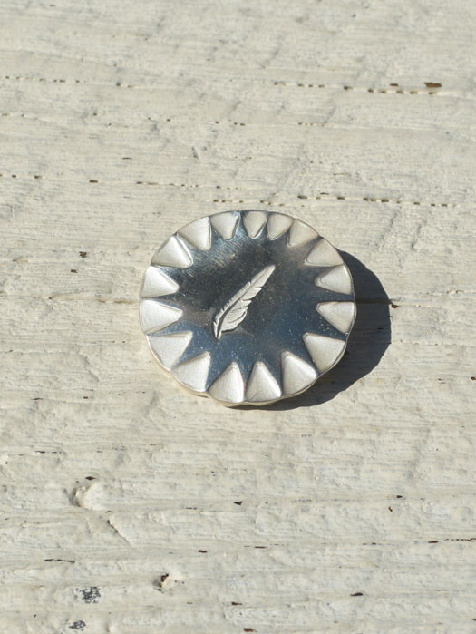 EFOT-0012 KAZEKIRI FEATHER STAMPED PIN