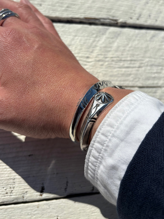 BR-0083 TRIANGLE TAPERED END BRACELET (LEAF)