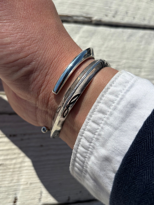 BR-0083 TRIANGLE TAPERED END BRACELET (LEAF)