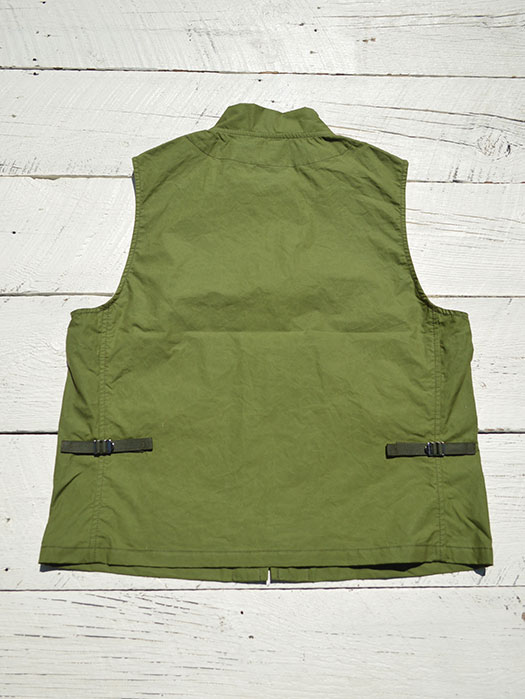 TRAVEL VEST