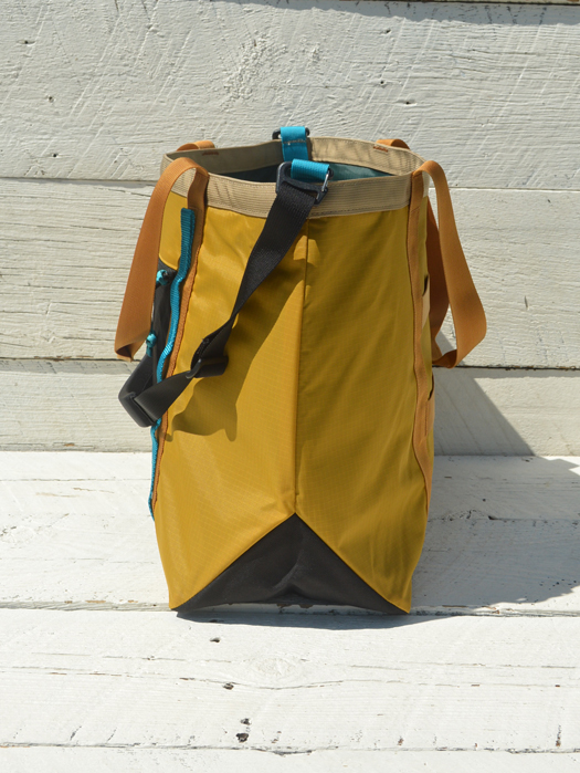 MOUNTAIN UTILITY TOTE BAG