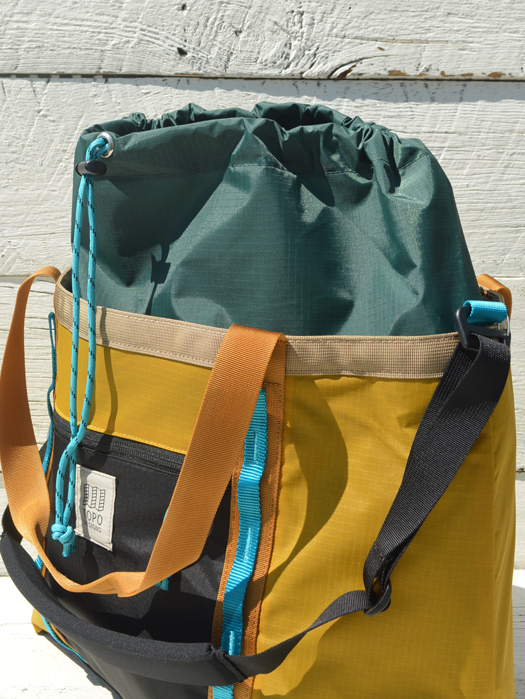 MOUNTAIN UTILITY TOTE BAG