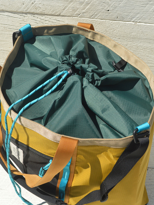 MOUNTAIN UTILITY TOTE BAG