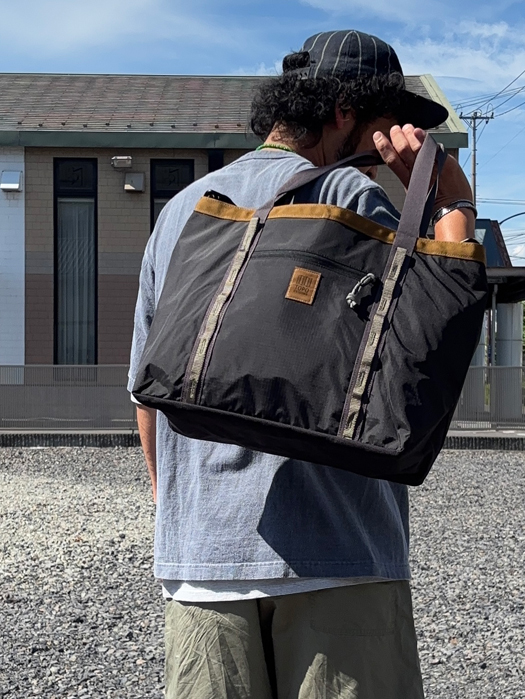 MOUNTAIN UTILITY TOTE BAG