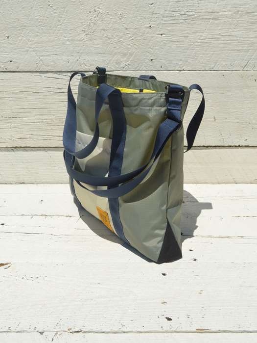 MOUNTAIN ESSENTIAL TOTE　