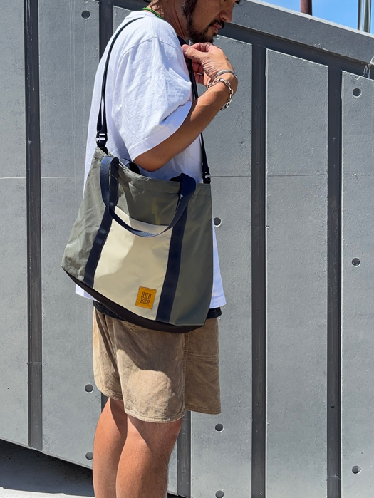 MOUNTAIN ESSENTIAL TOTE