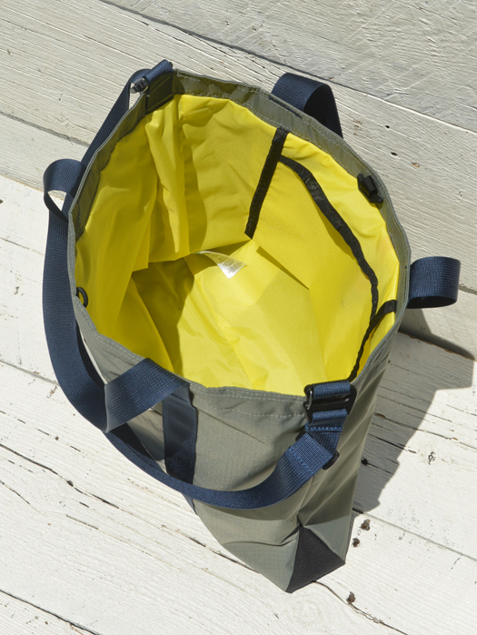 MOUNTAIN ESSENTIAL TOTE