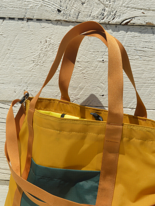 MOUNTAIN ESSENTIAL TOTE