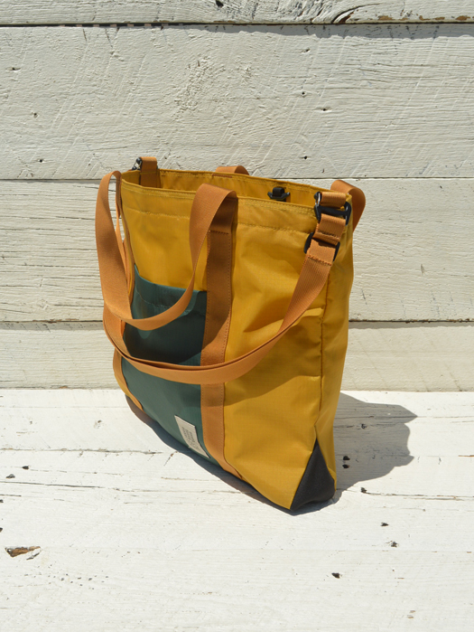 MOUNTAIN ESSENTIAL TOTE