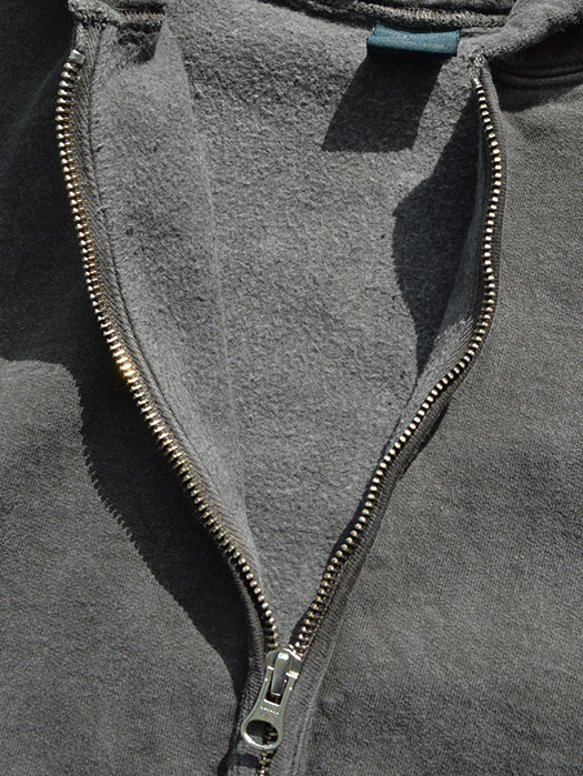 【GROUGH 1/2 ZIP PO HOOD SWEAT